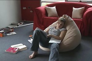 Kortny Roxx得到了按摩和狗狗的风格