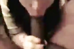 青少年与小鲣鸟自慰直到她小便