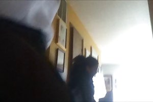 在壁炉旁嘶嘶作响的乌木三人组