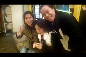 伊娃安吉丽娜给了一个深口交和螺丝