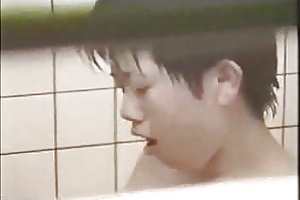 丰满的Arschnegerin站在尼龙手套上