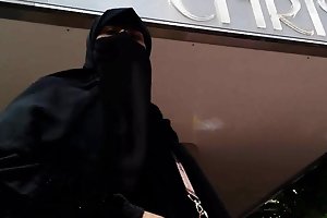 两个可爱的女孩亲吻和品尝彼此的阴道